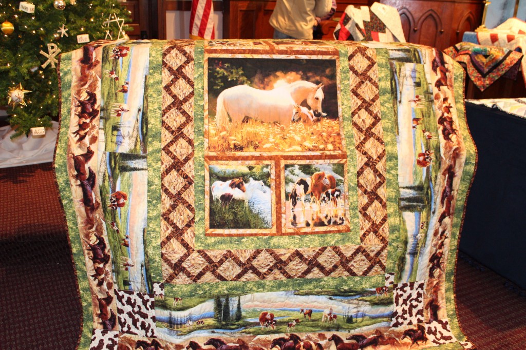 Absolutely stunning horse quilt.