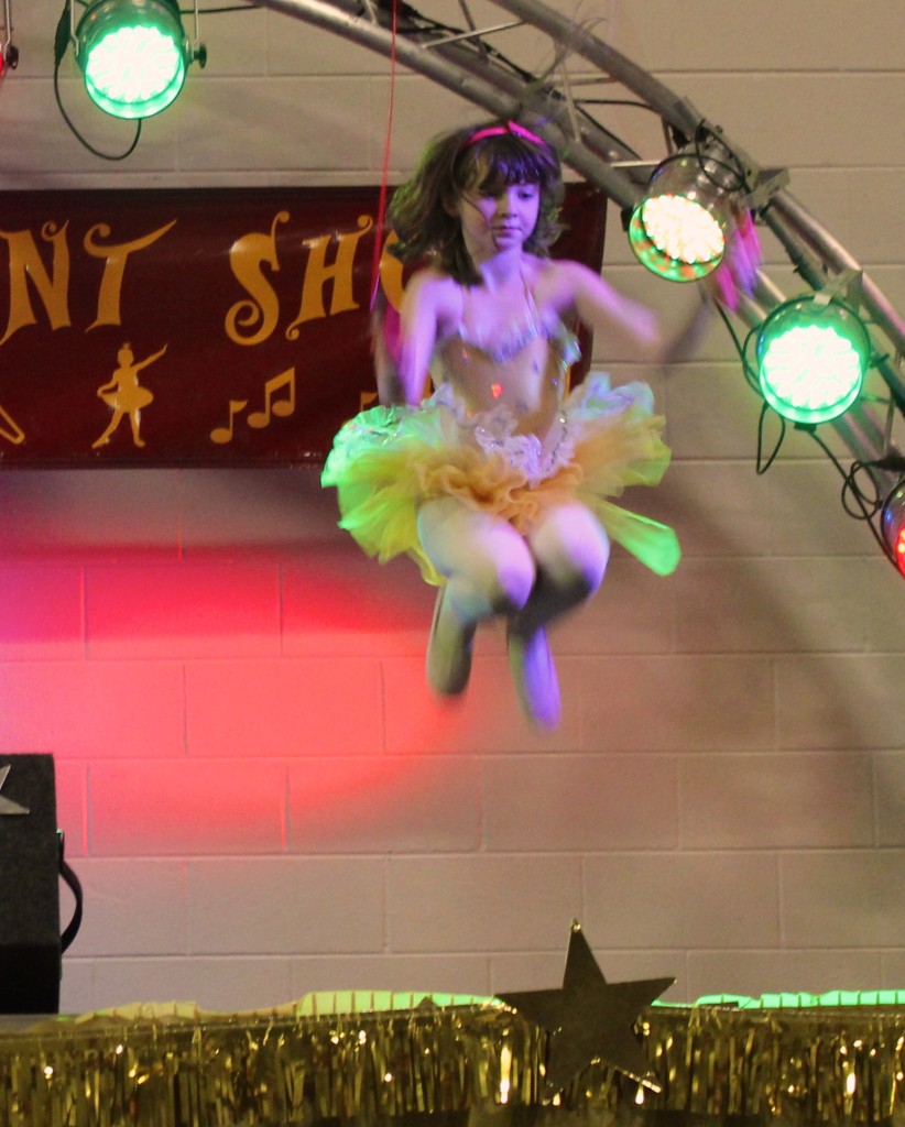 Chloe Majorprice showed off her jump roping skill to Shake It Off.