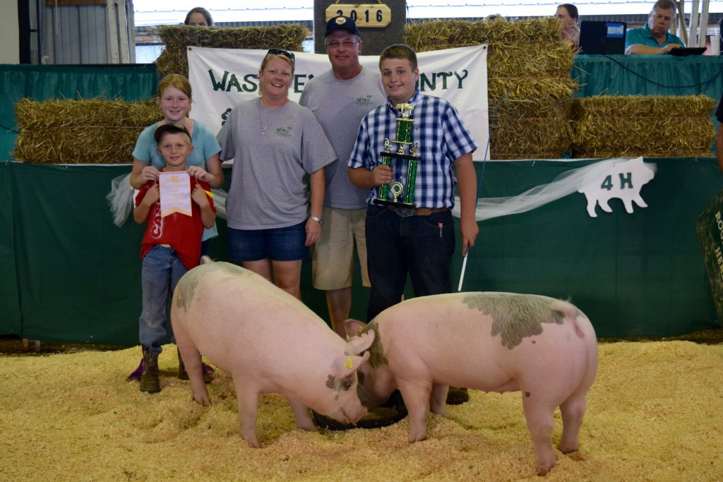 Eli Schmitt, with the Reserve Champion Pair Market Hogs. Photo courtesy of Kellie LeBlanc.