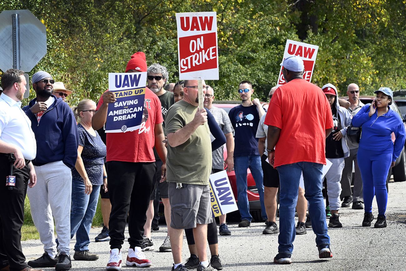 UAW strike 2023 update: Biden coming to Michigan; more workers hit ...